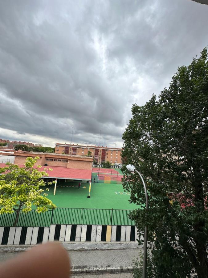 El Gengo Hostel Madryt Zewnętrze zdjęcie